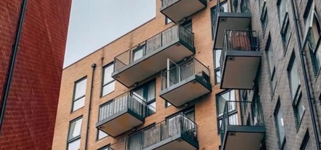 Πάνω από 130 δισ. στερλίνες κοστίζουν τα "άδεια" σπίτια στο Λονδίνο Πάνω από 130 δισ. στερλίνες κοστίζουν τα "άδεια" σπίτια στο Λονδίνο